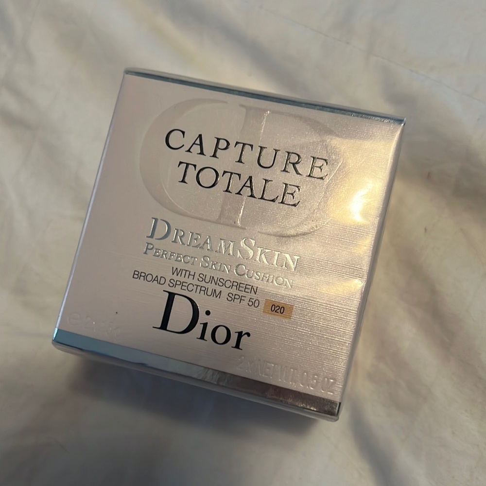 New in Box Dior Capture Totale DreamSkin Foundation 020